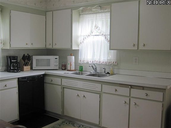 3rd image of 1325 S Belvoir Blvd