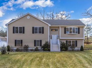 2 Cleveland Ave, Wilmington, MA 01887