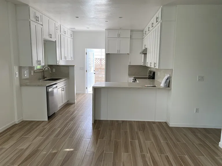 2961 W Rome Ave #B — Photo 2