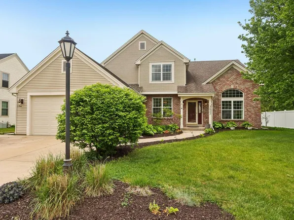 3622 Applewood DRIVE, Waukesha, WI 53189
