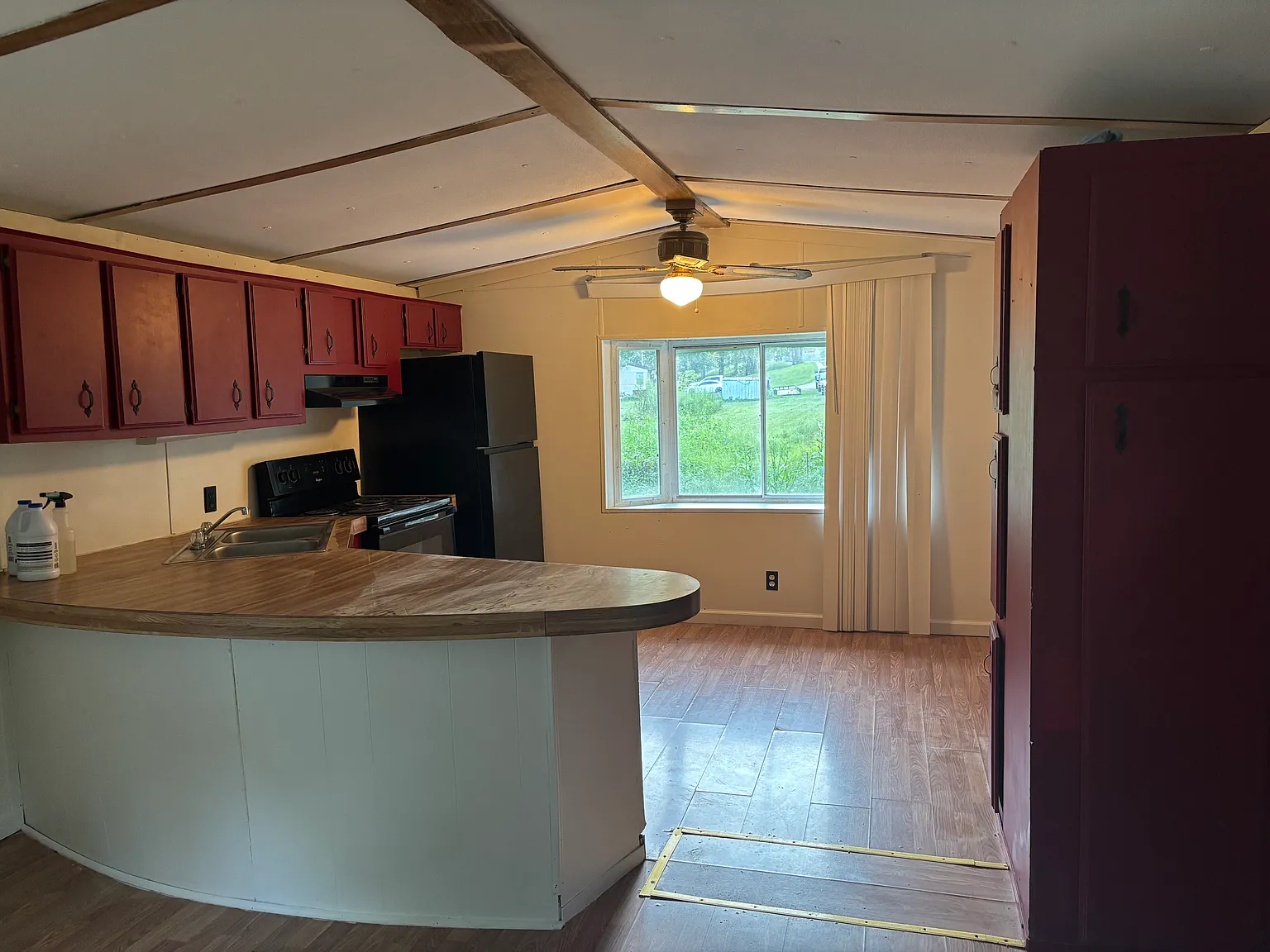 3 bed, 840 sqft, $950 — Photo 3