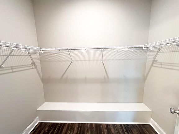 4th image of 208 Silverthorn Dr