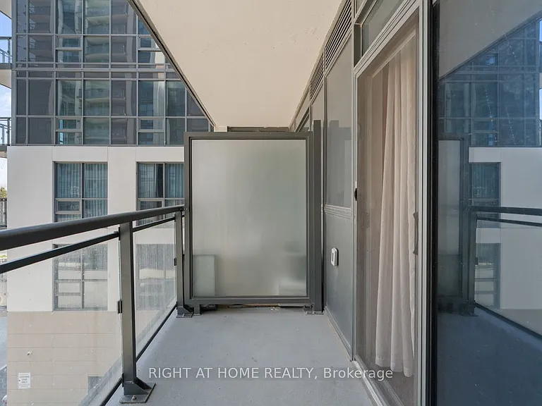 10 Meadowglen Pl — Photo 26
