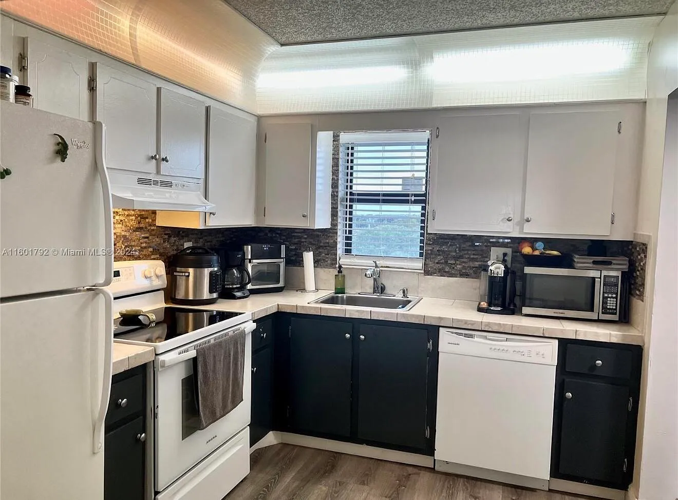 2 bed, 2.0 bath, 900 sqft, $2,200 — Photo 4
