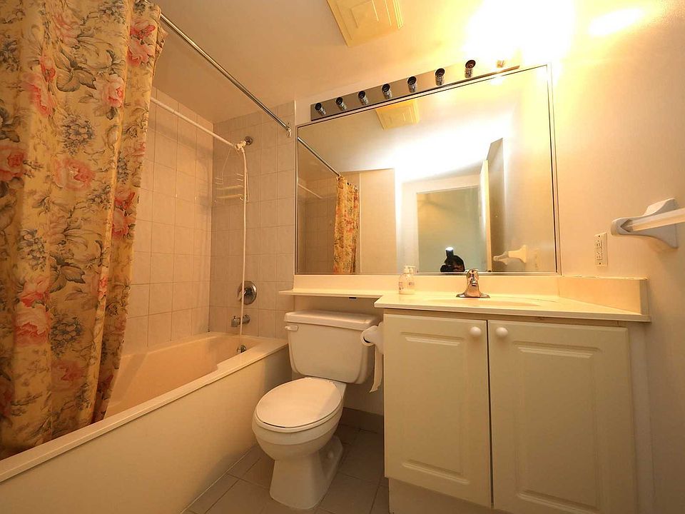 2nd image of 8 Lee Centre Dr #515