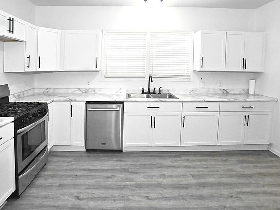 2nd image of 1717 Crocker St