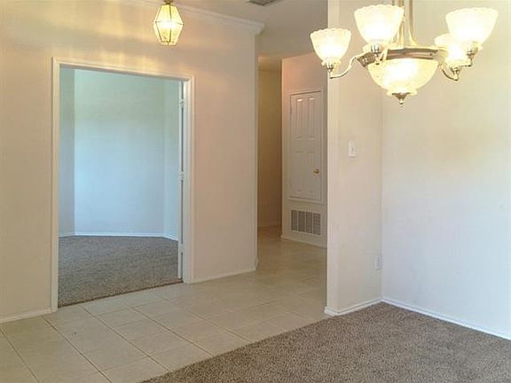 4th image of 1528 Cliff Creek Dr