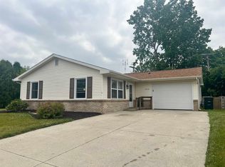1516 Knoll Crest Dr, Kendallville, IN
