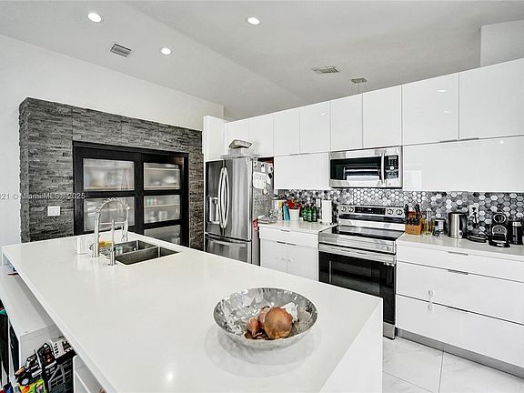 2nd image of 4955 SW 33rd Ave