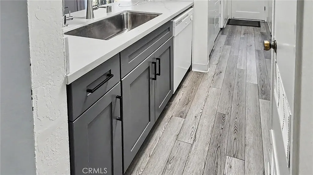 2 bed, 1.5 bath, 1046 sqft, $3,800 — Photo 4