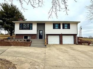 31487 Sunset Ln, Maryville, MO 64468