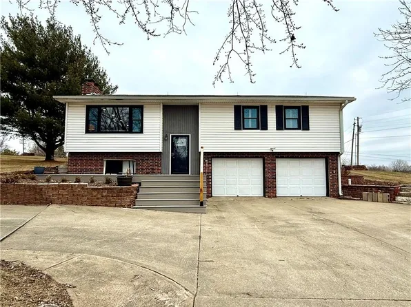 31487 Sunset Ln, Maryville, MO 64468