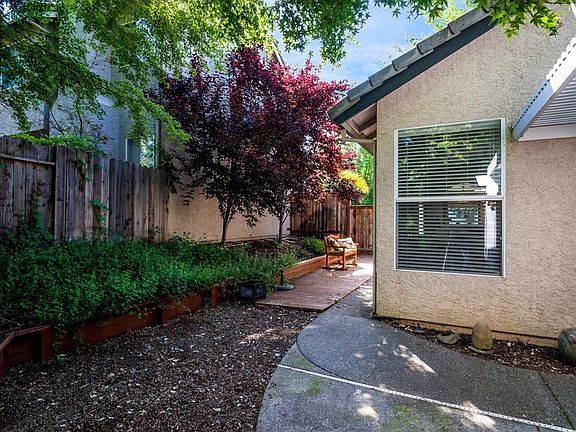 5th image of 105 Rockbolt Cir