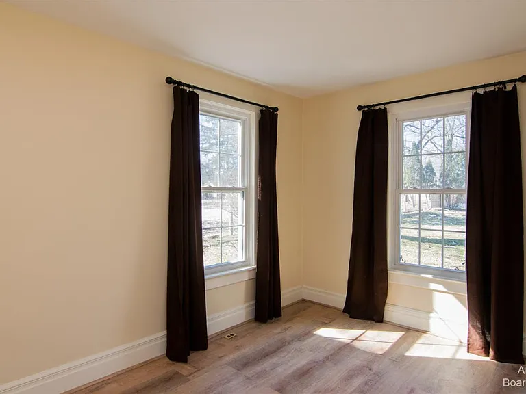 5071 Plymouth Rd — Photo 13