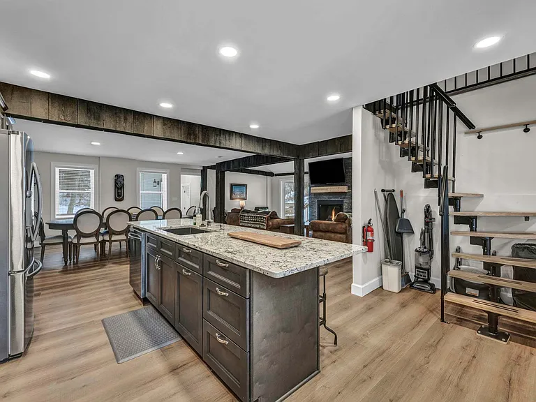 6924 Fish Hill Rd — Photo 46