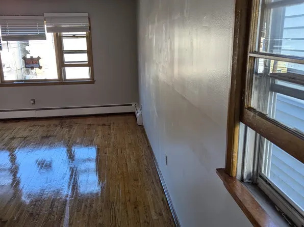 217 Seaview Avenue image 3 of 14