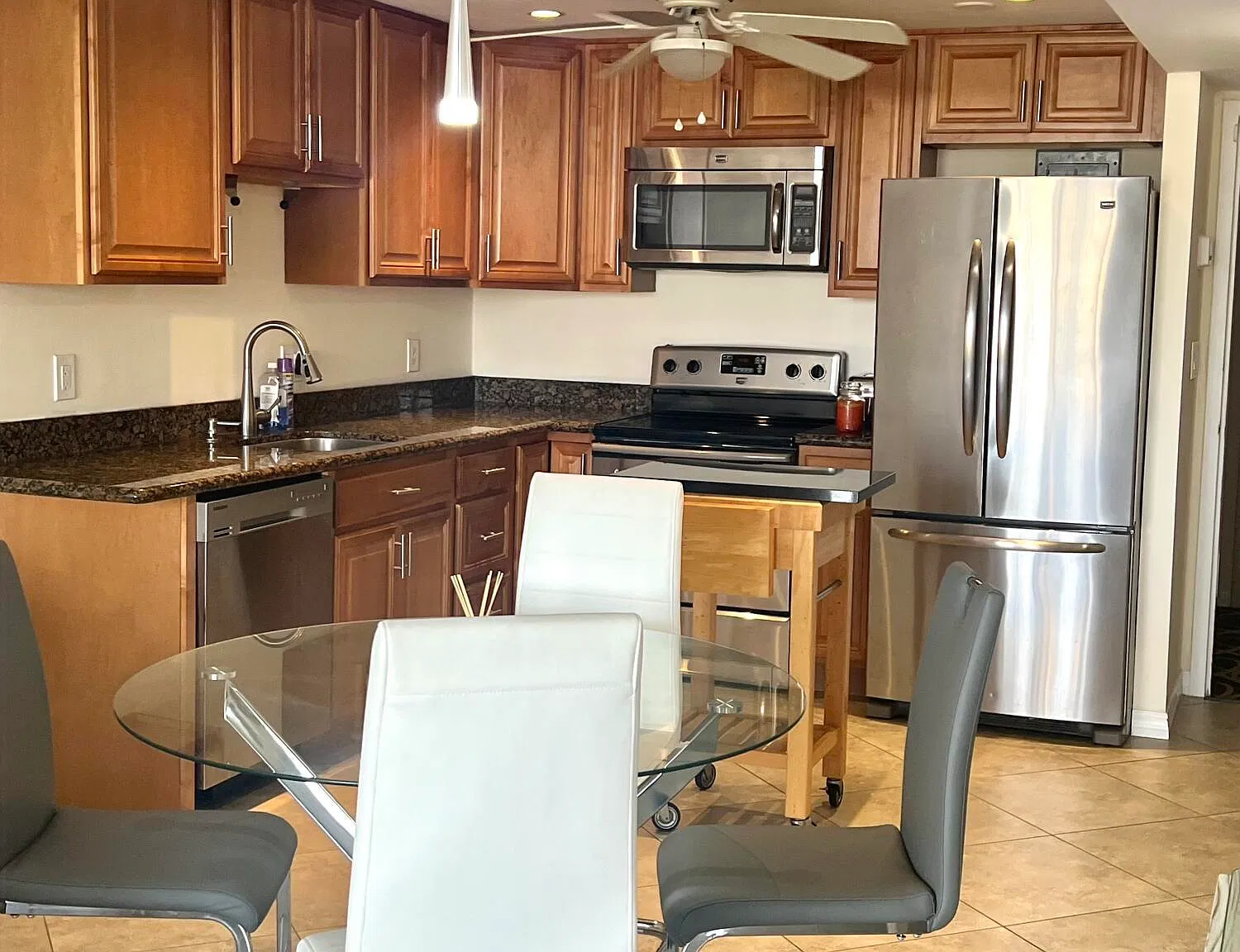 2 bed, 2.0 bath, 960 sqft, $1,750 — Photo 2
