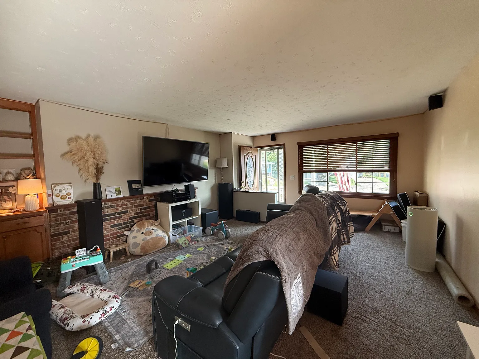 3 bed, 1946 sqft, $2,200 — Photo 4