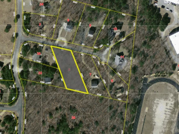 5 Tori Ln, Oak Bluffs, MA 02557