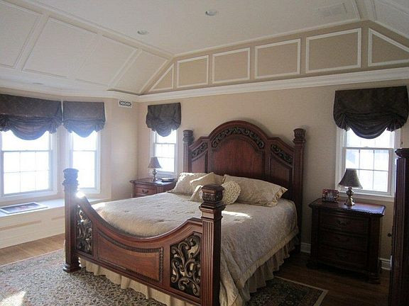 Master Bedroom
						:
						Vaulted ceiling, built in window seat and professional trim work though out