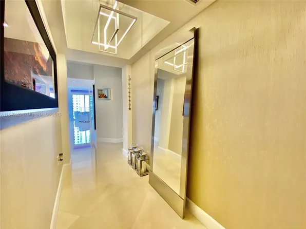 19900 E Country Club Dr APT 1220, Aventura, FL 33180