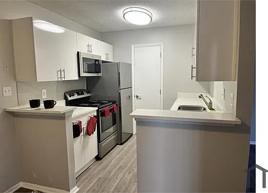 9201 Glenwater Dr — Photo 3