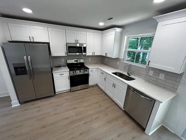 559 W Park Ave #B — Photo 6