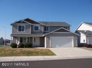 102 N Chinook St, Moxee, WA 98936