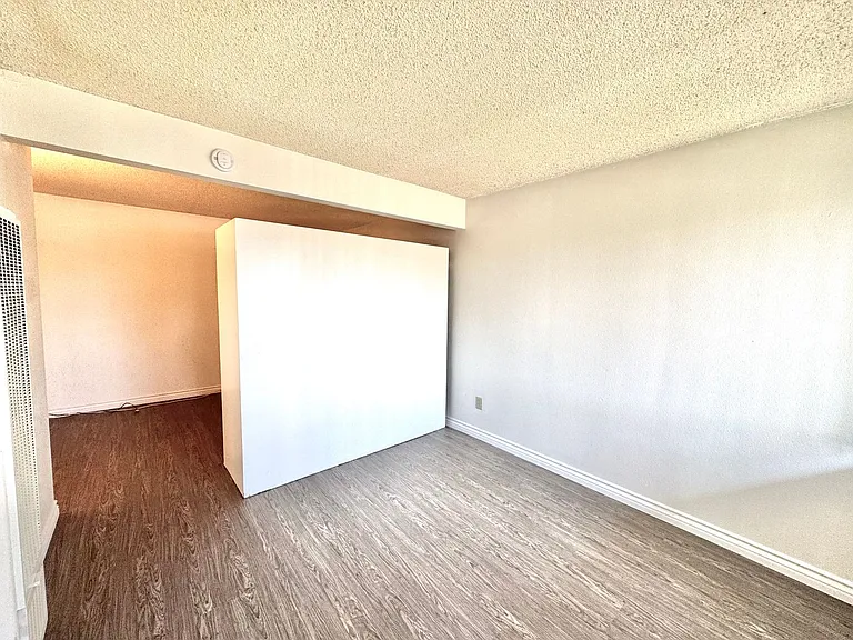 7821 Linda Vista Road — Photo 8