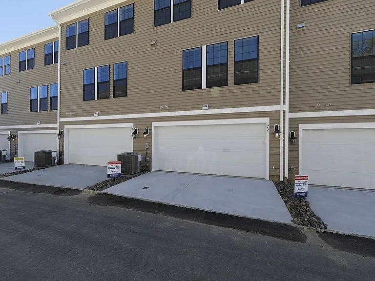23 Clementon Rd E — Photo 8