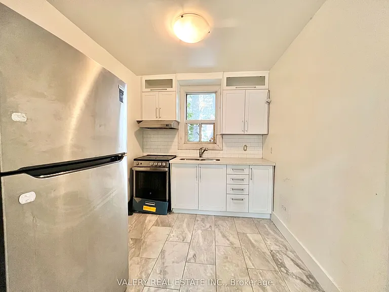 15 Stavebank Rd N #4 — Photo 12