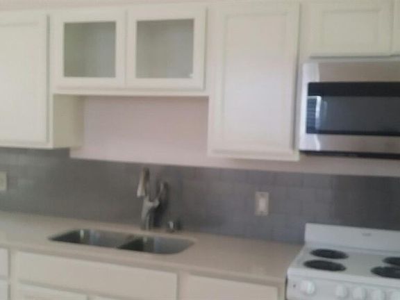 5th image of 251 E Houston St