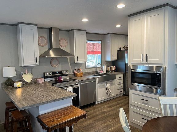 4th image of 135 Poplar Cir