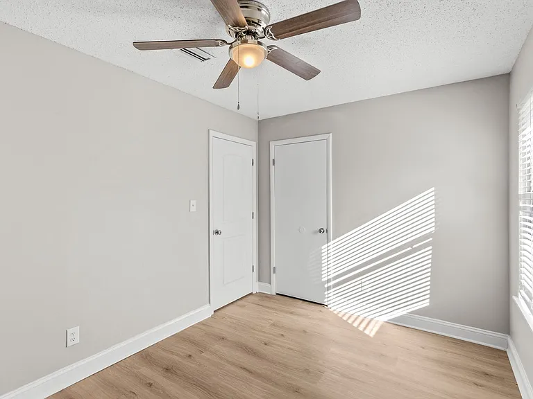 Willow Terrace — Photo 48