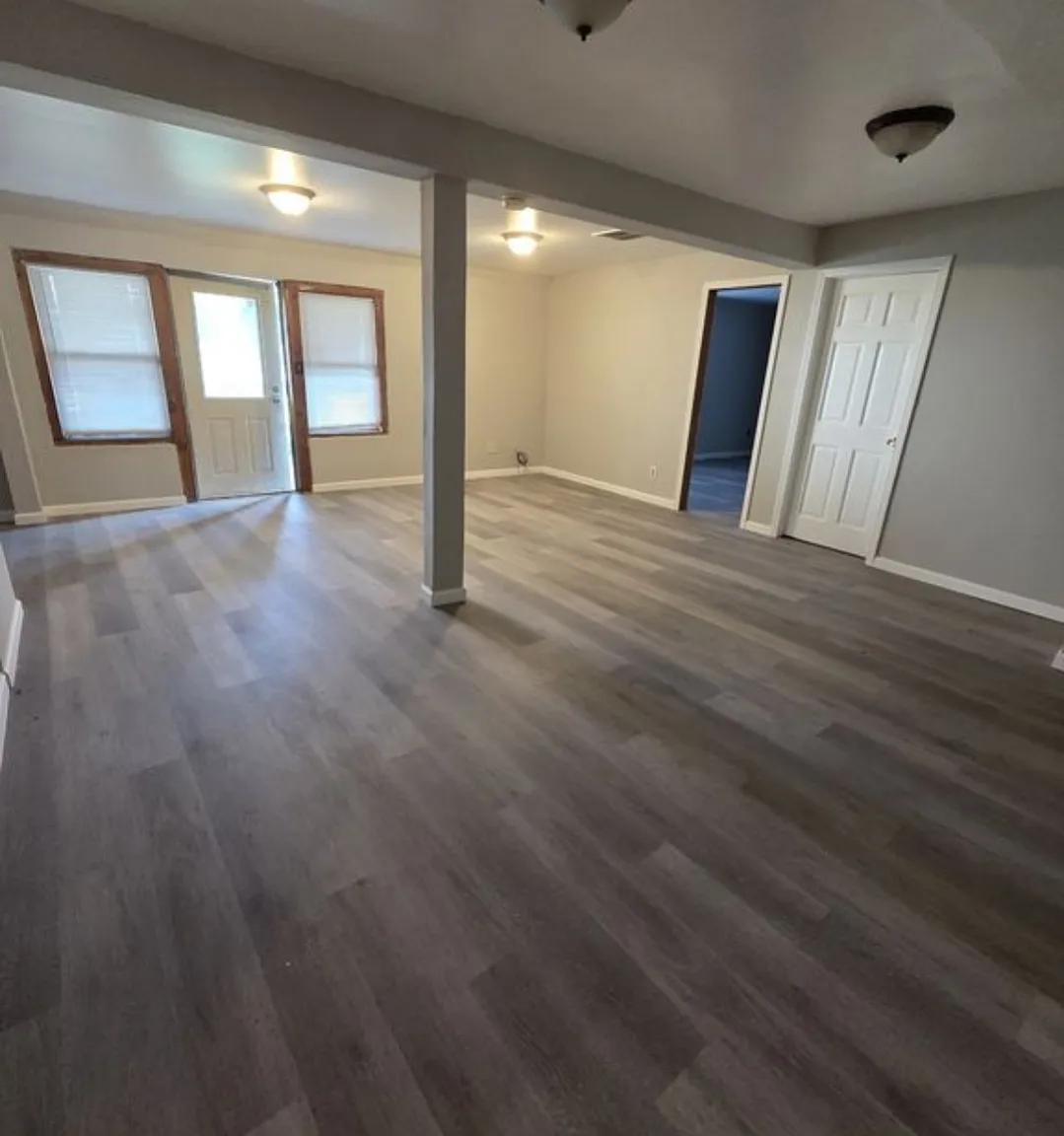 2 bed, 1000 sqft, $1,300 — Photo 1