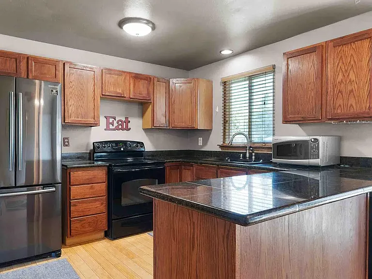 801 Wagonwheel Dr — Photo 9