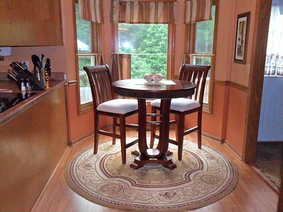 BREAKFAST NOOK
