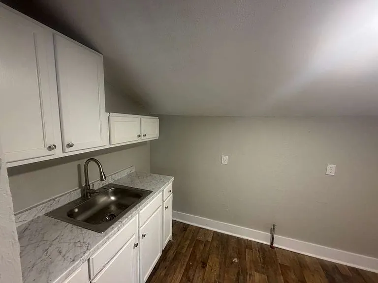 1043 S Bell St #1 — Photo 5