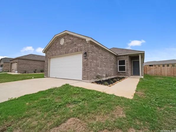 19811 Doc Holiday Dr, Lytle, TX 78052