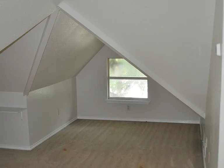 401 N Monroe St — Photo 7