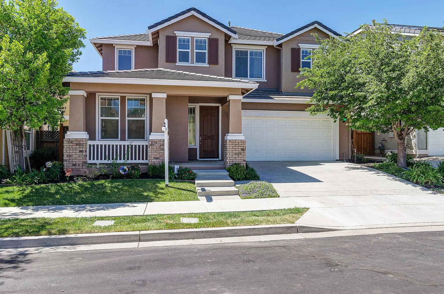 2256 Black Stone Dr photo 1