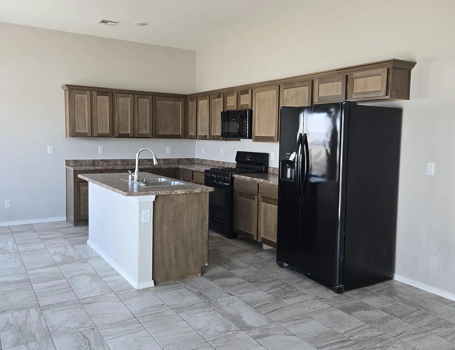 4 bed, 2.5 bath, 1588 sqft, $1,450 — Photo 3