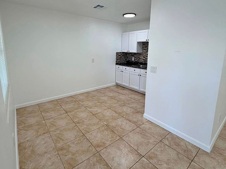 1st image of 1130 N F St Unit 1