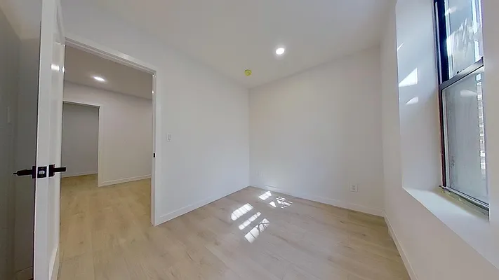 Rented by R New York | media 12