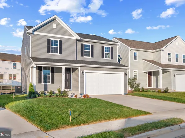 136 7th St, Middletown, VA 22645