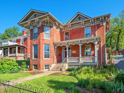 815 W Beverley St, Staunton, VA, 24401
