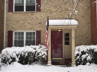 2264 Gunsmith Sq, Reston, VA 20191