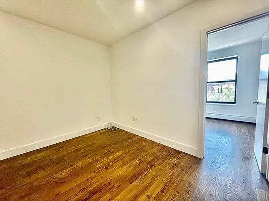 Rented by EastMount Realty LLC | media 2