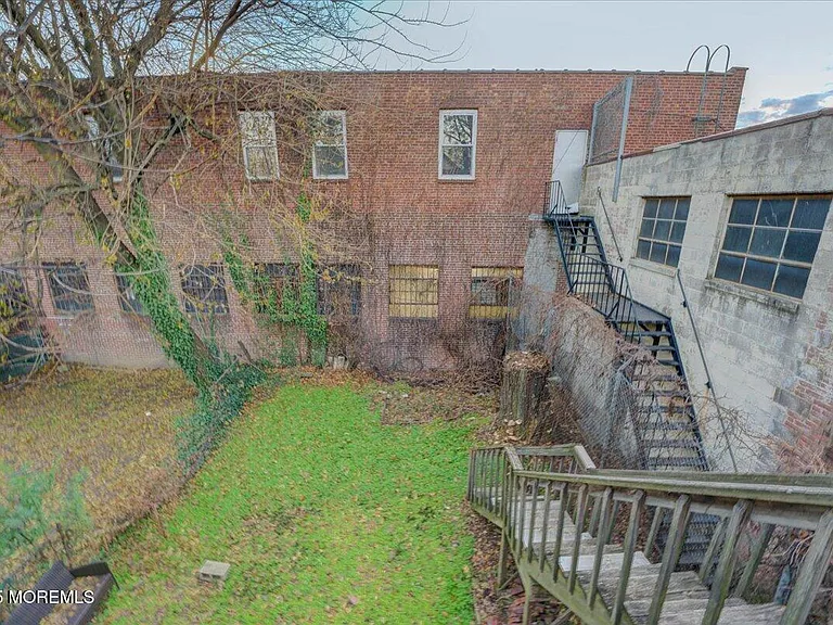 81 Holmes St — Photo 18