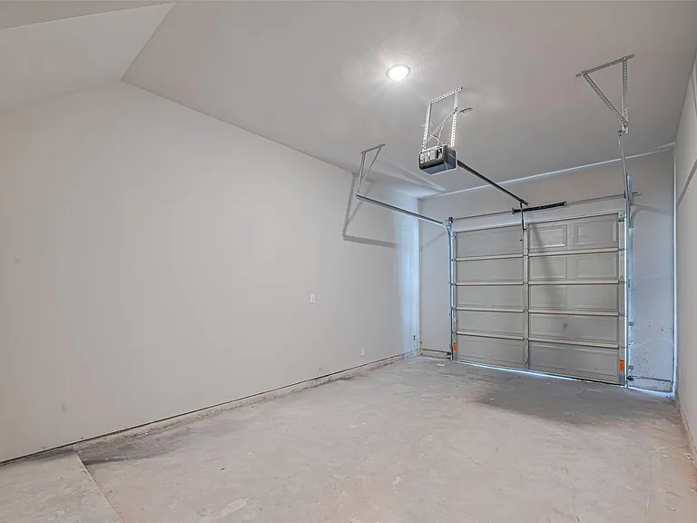 2414 Sam Wilson 1 St — Photo 12